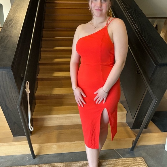 Elegant One-Shoulder Red Dress - Picture 1 of 7